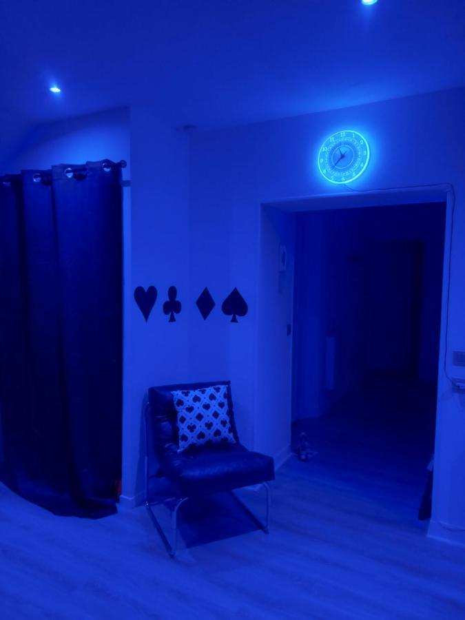 Game Room 埃佩尔奈 外观 照片