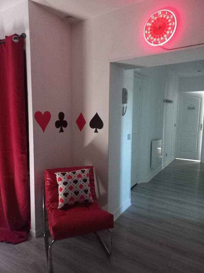 Game Room 埃佩尔奈 外观 照片