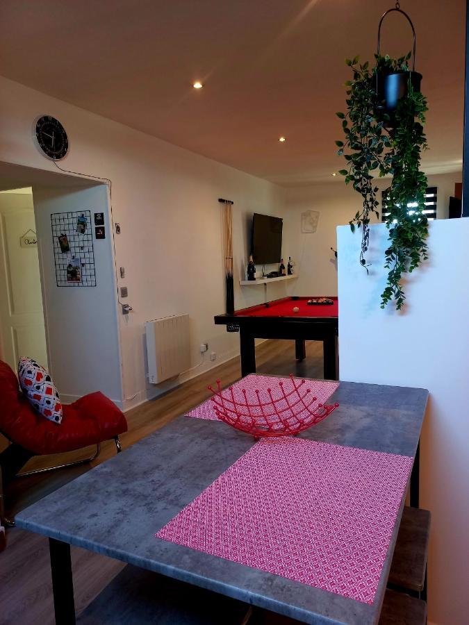 Game Room 埃佩尔奈 外观 照片