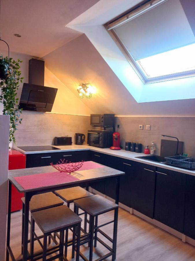 Game Room 埃佩尔奈 外观 照片