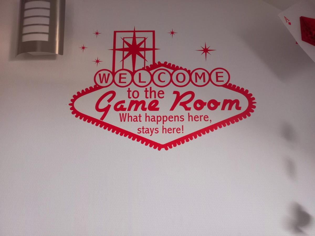 Game Room 埃佩尔奈 外观 照片