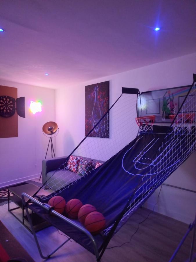 Game Room 埃佩尔奈 外观 照片
